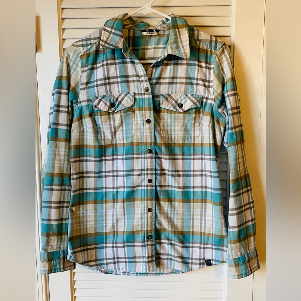 LL Bean Size XS Women’s Long Sleeve Blue Plaid Button Down Shirt